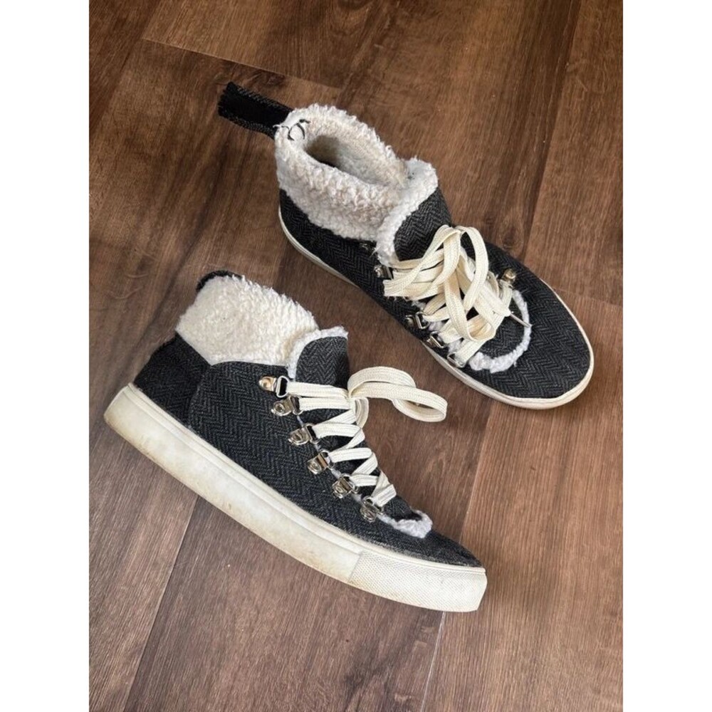 Women’s Very G Canvas Mid Top Sherpa Trim Sneakers Size 8.5